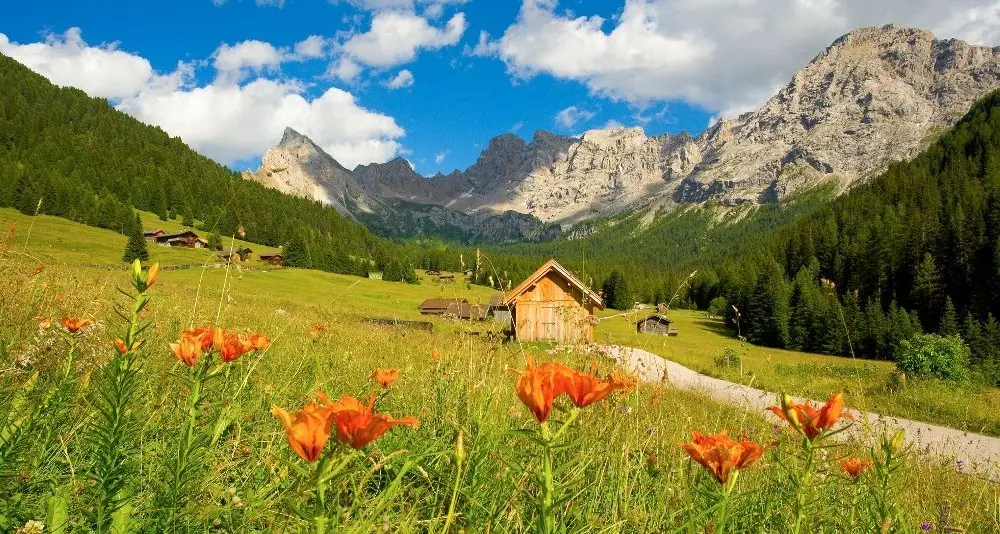 Turismo, un'estate con il segno più