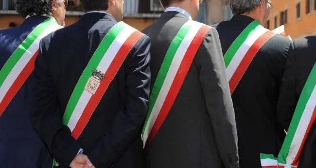 Pensione ai sindaci, l’Svp pressa Trento: i primi cittadini altoatesini vogliono vitalizio e indennità di fine mandato