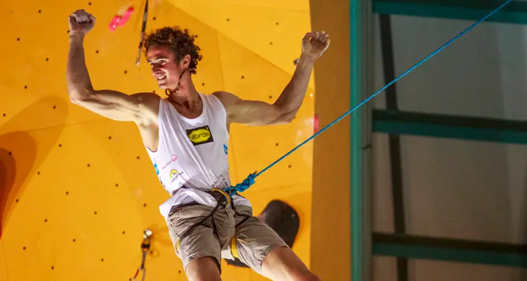 Il re dell’arrampicata costringe tutti con il naso all’insù