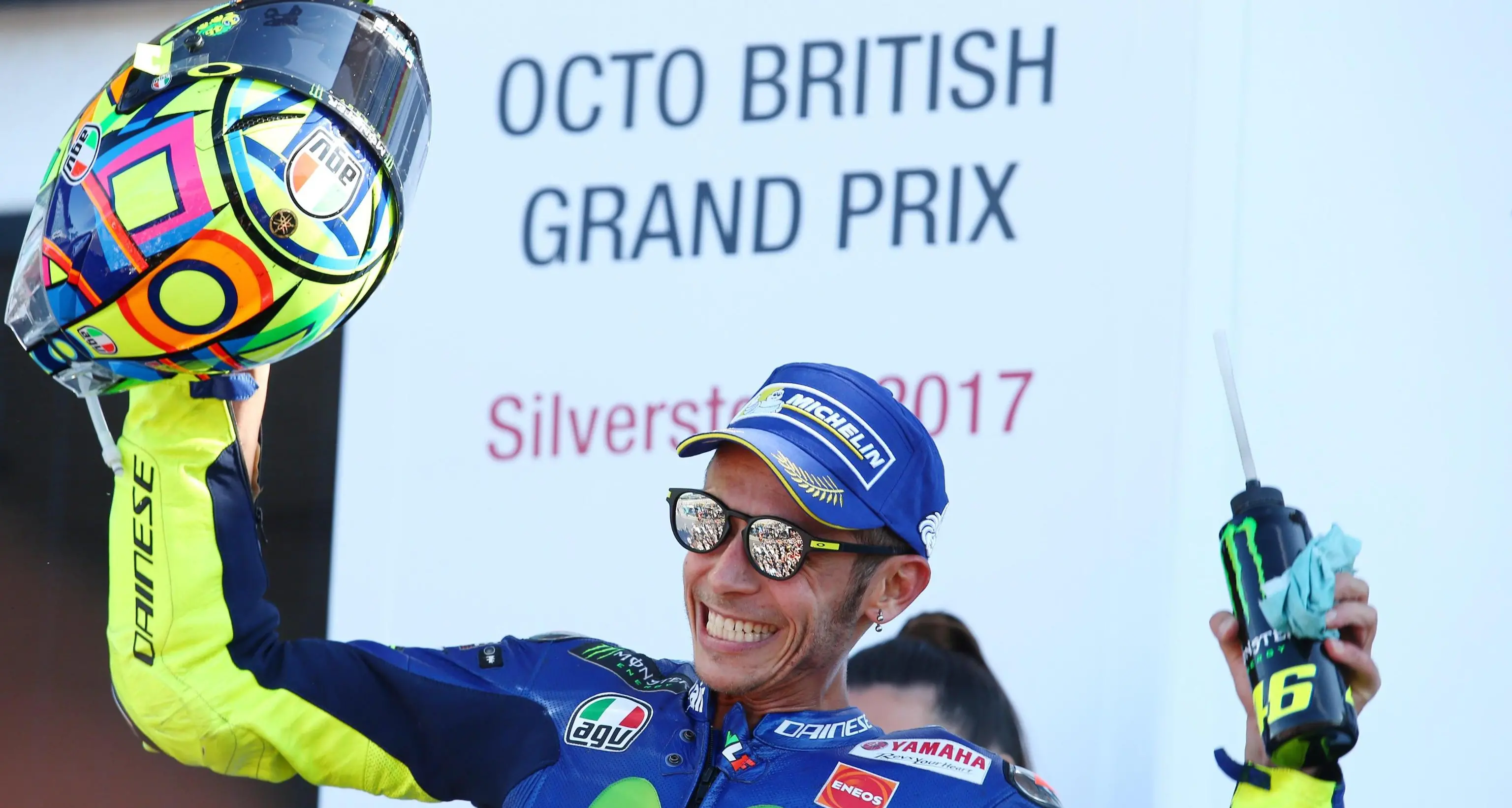 Brutto incidente per Valentino Rossi: si è rotto tibia e perone