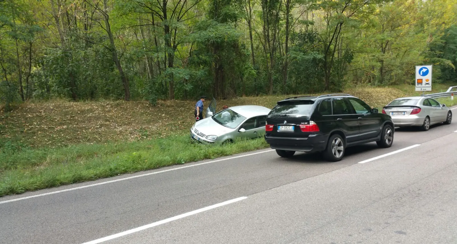 Auto contromano in Valsugana, incidente evitato per un soffio
