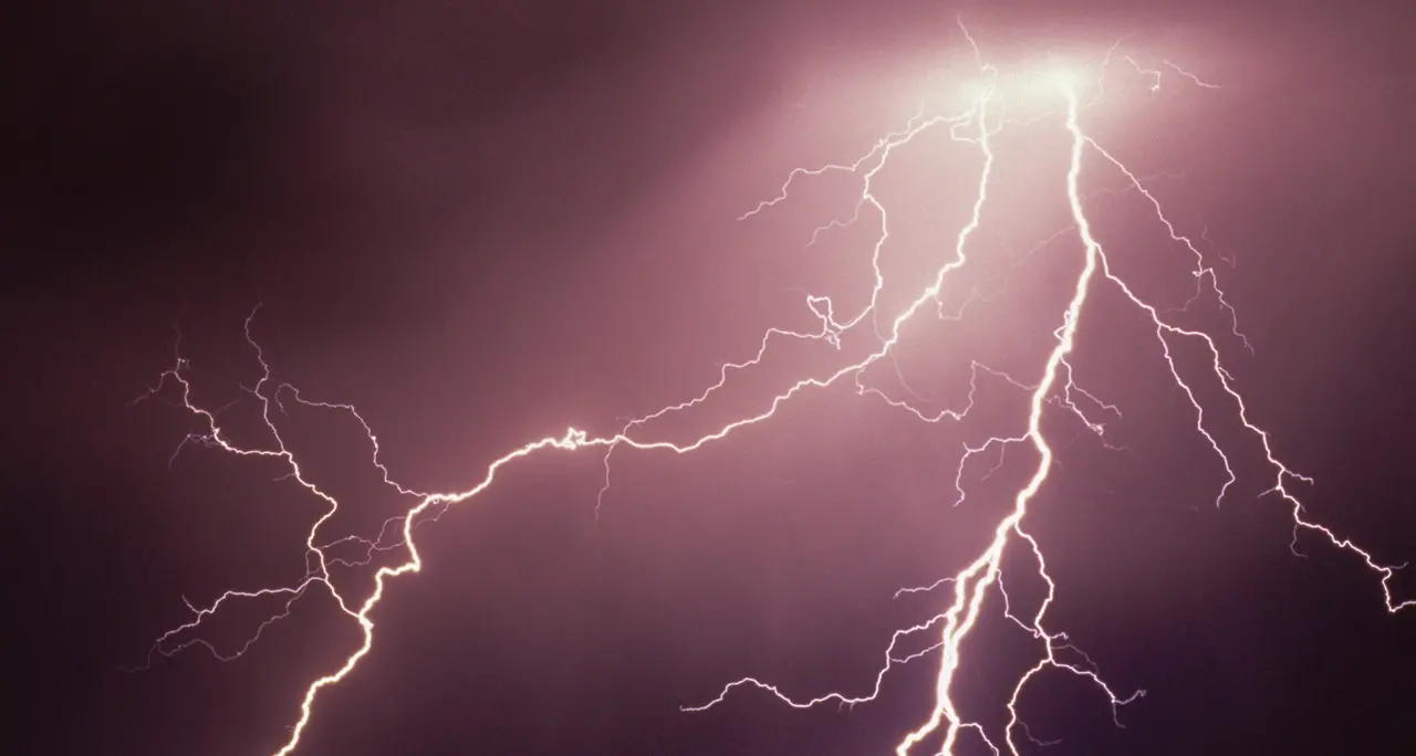 Meteo, un agosto con tanti temporali: caduti 5228 fulmini