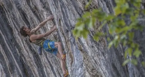 La leggenda Ondra sfida l'azzurro Ghisolfi