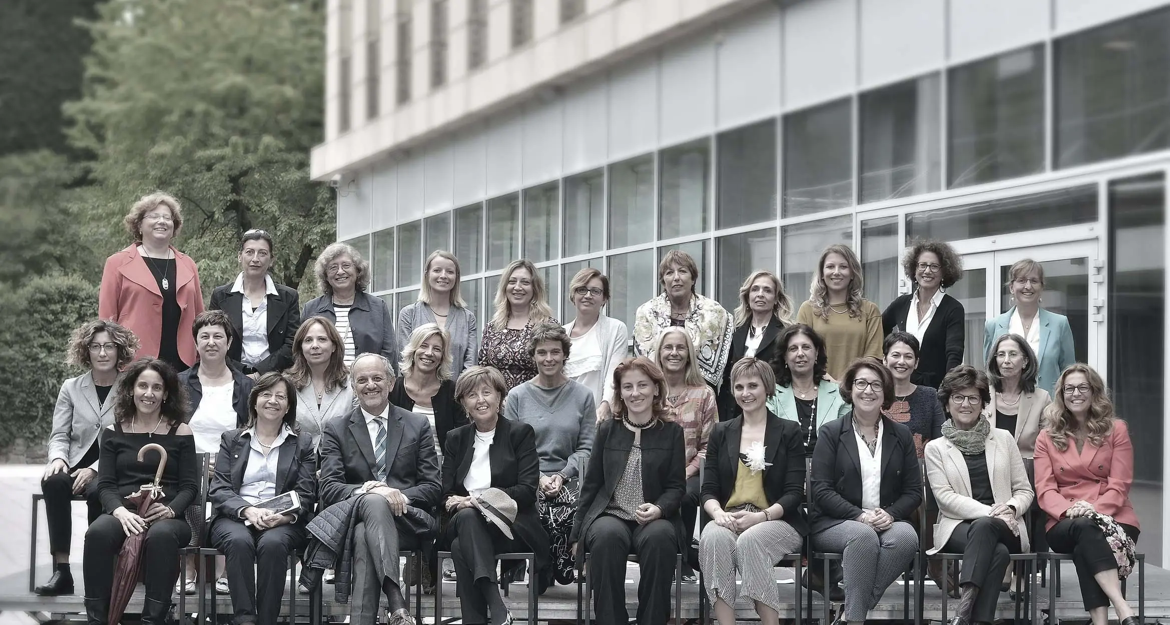 Ribaltata la foto con Marie Curie: a Trento 28 fisiche italiane e un solo uomo