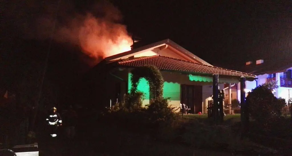 Fulmine su una casa, famiglia salva in extremis a Marter