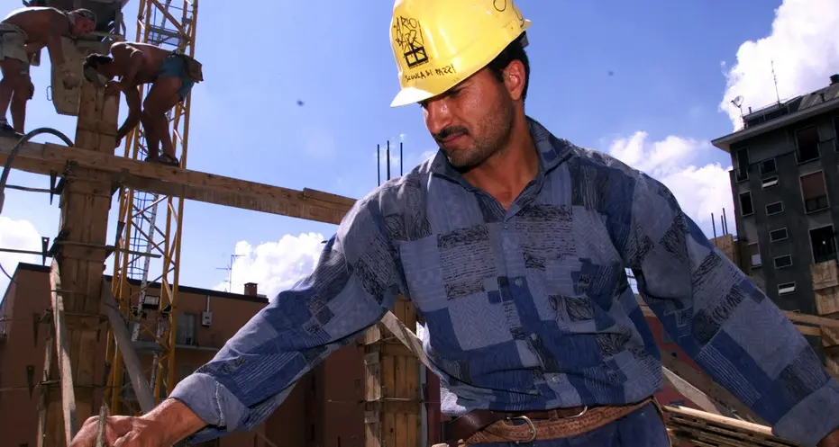 Gli stranieri non rubano il lavoro ai trentini Anzi: lo perdono di più