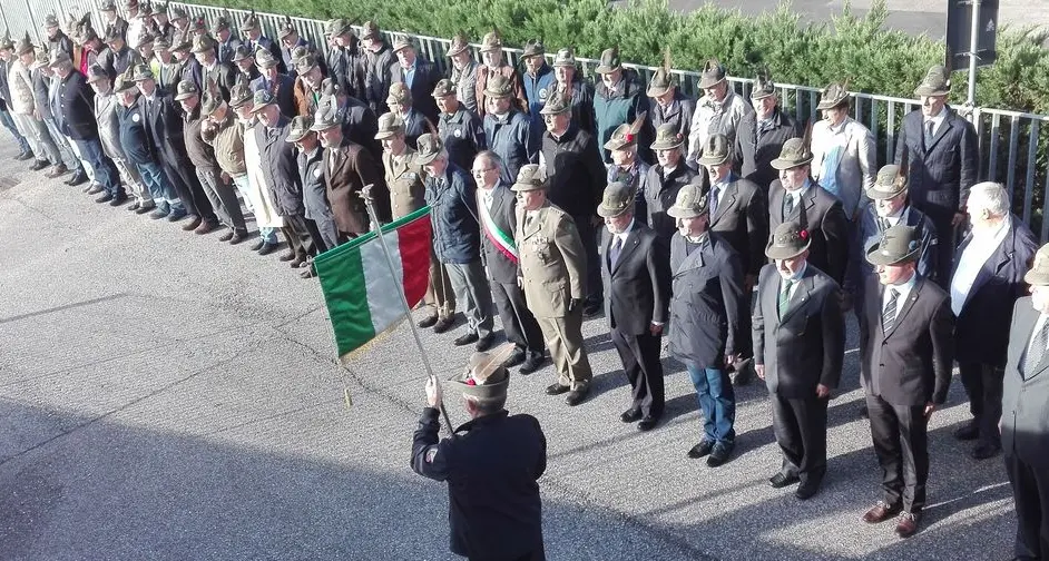 Adunata, la cittadella in piazza Dante