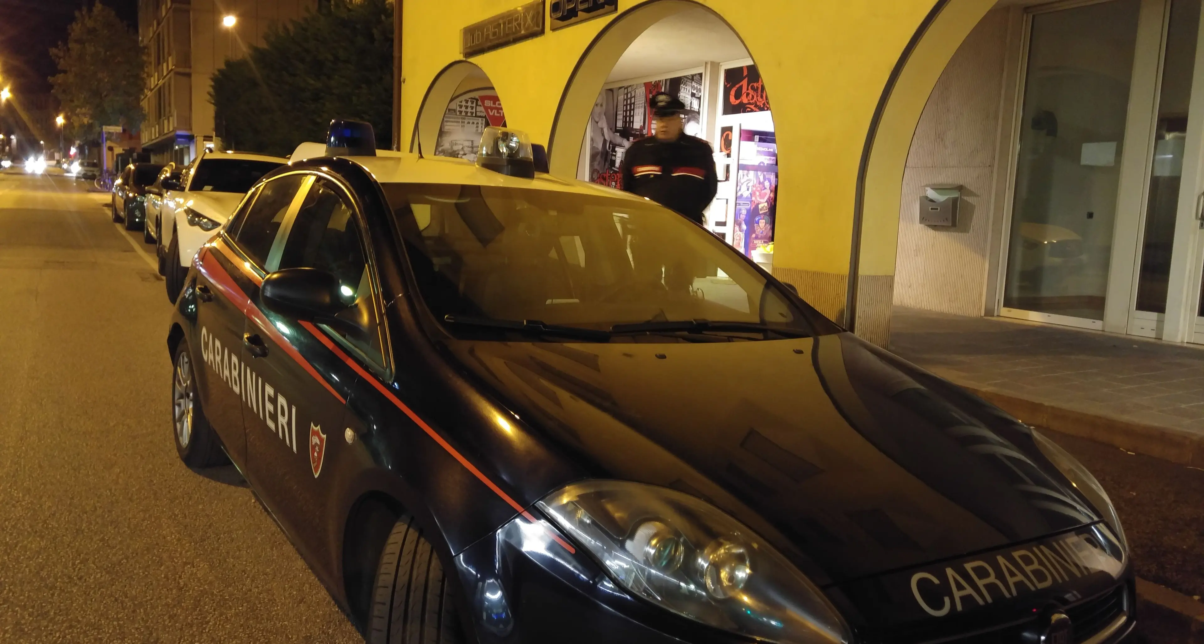 Rapina con la pistola alla sala giochi di via Perini