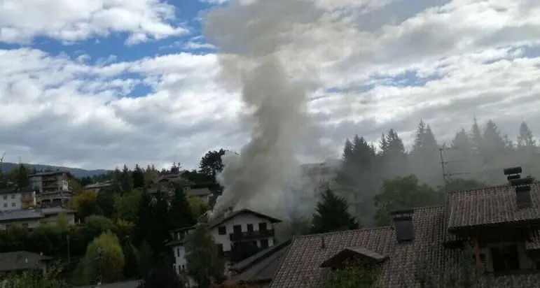 Coredo, brucia la canna fumaria: evacuate due famiglie