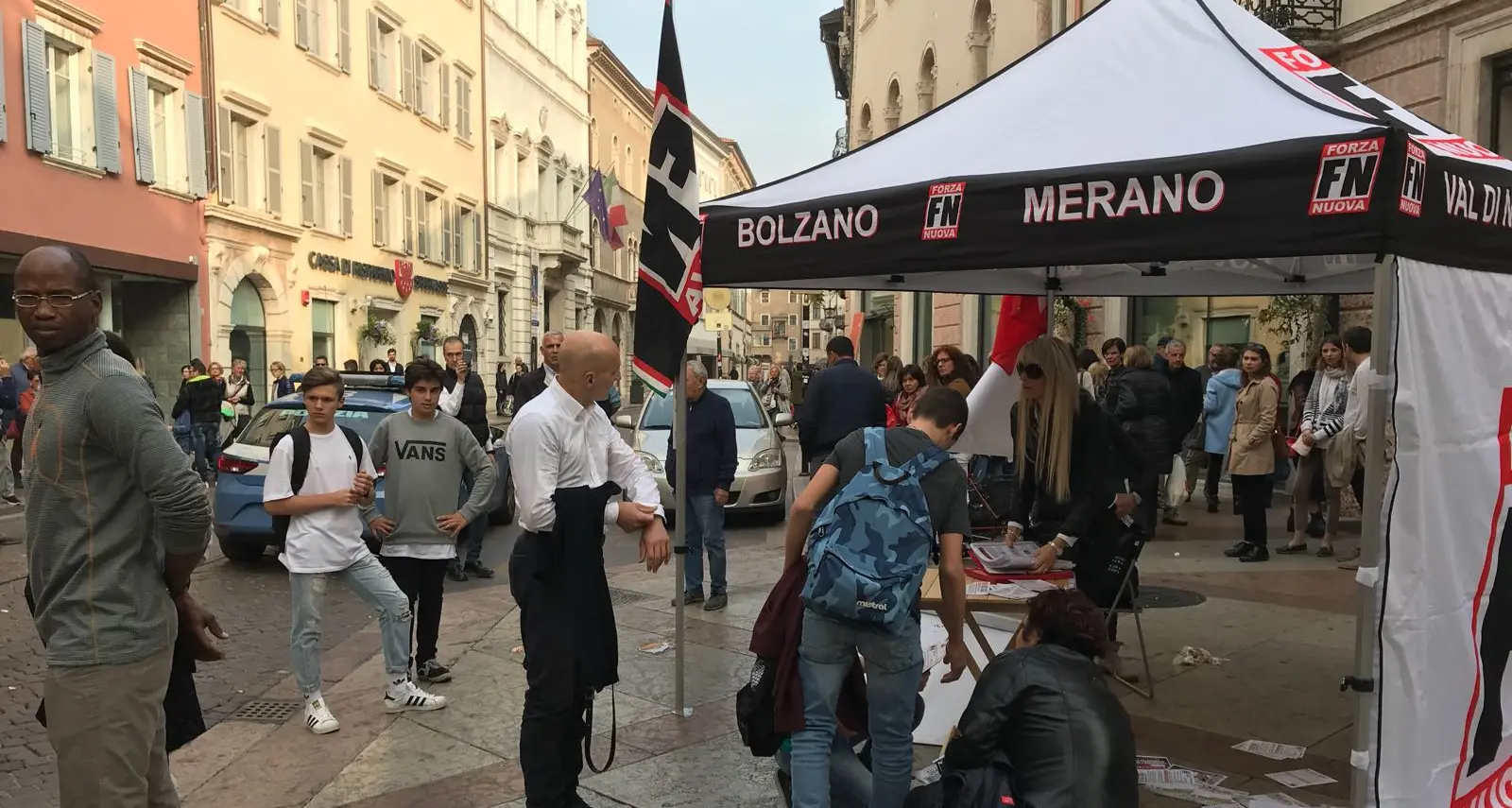 Attacco anarchico contro Forza Nuova in centro città