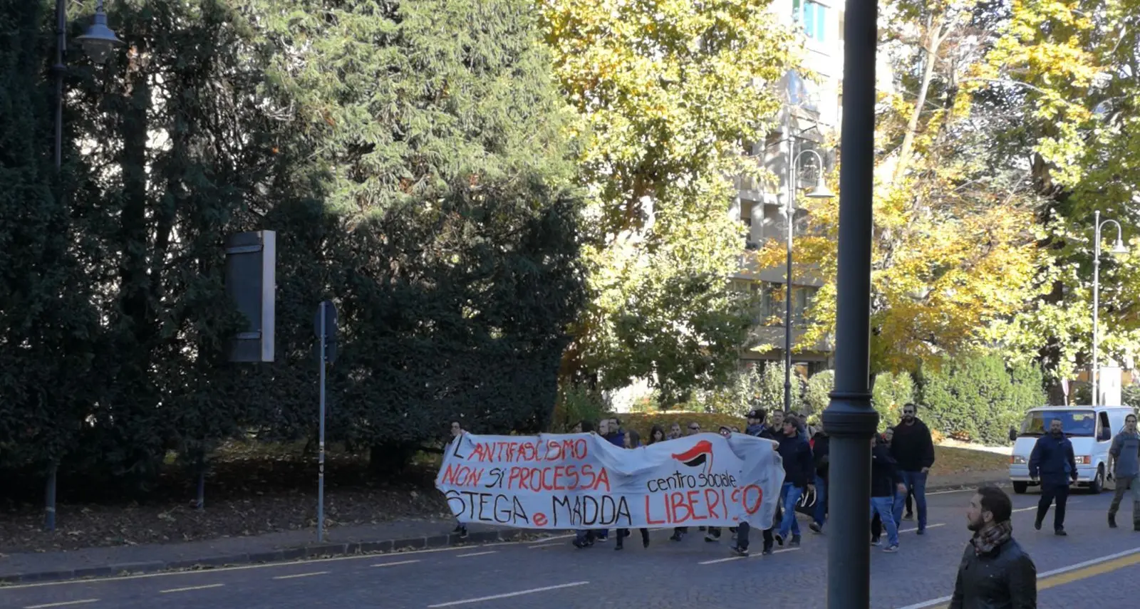 Processo dopo la violenza di sabato in città : il Bruno scende in strada