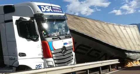 Traffico in tilt, tutti in coda per ore