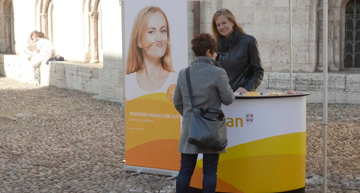 Pensioni, alle donne 600 euro in meno