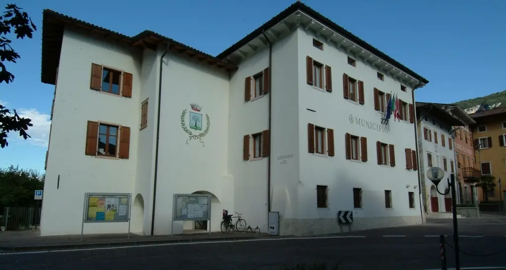 Gli strafalcioni di Dro vanno in diretta su Canale 5
