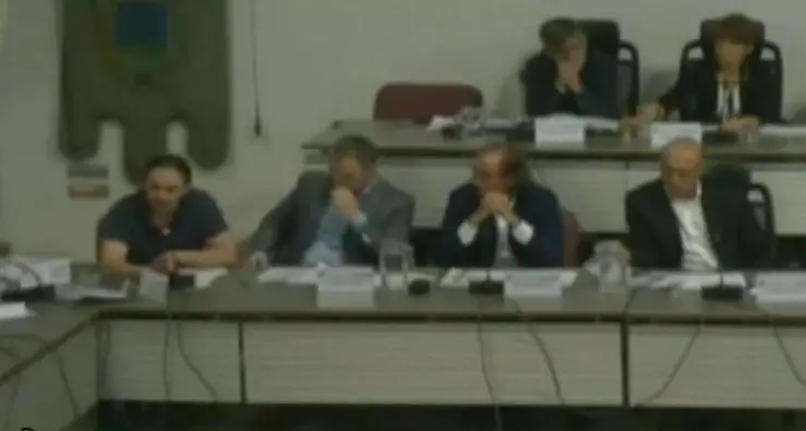 Gli strafalcioni di Dro vanno in diretta su Canale 5