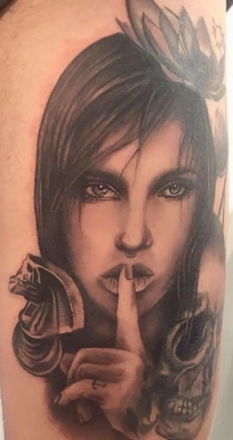 I tatuaggi di Francesca sbancano a Bolzano