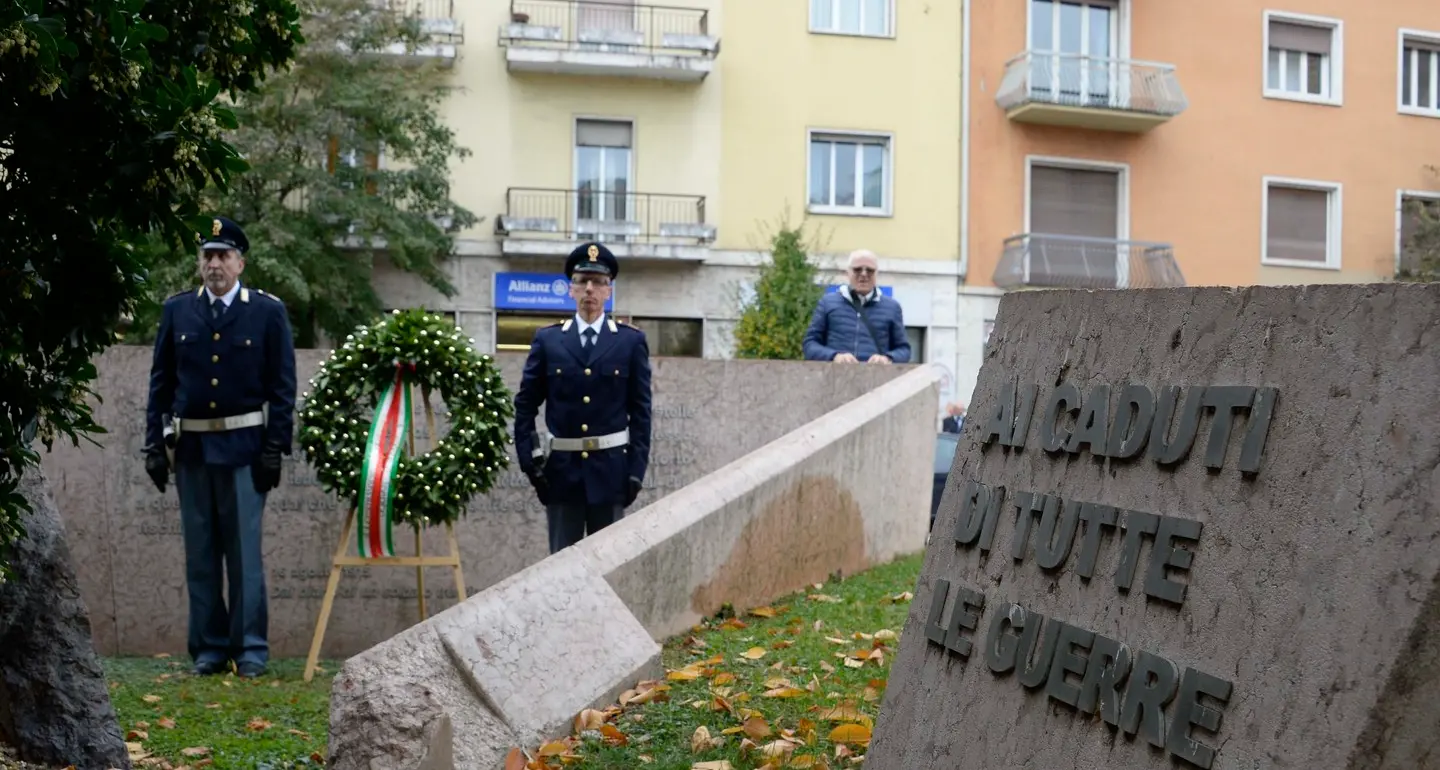 Nel giorno dei morti il ricordo di tutti i caduti