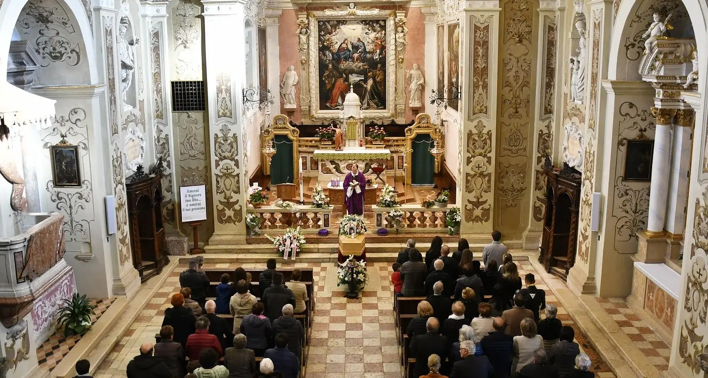 Il commosso addio a Bruna Cisterna