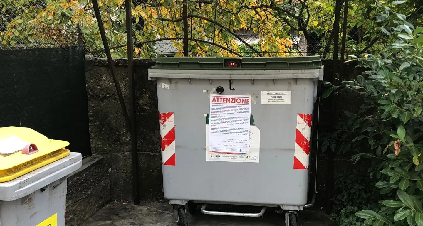 Rifiuti, già tolti 500 bidoni a chi sgarra