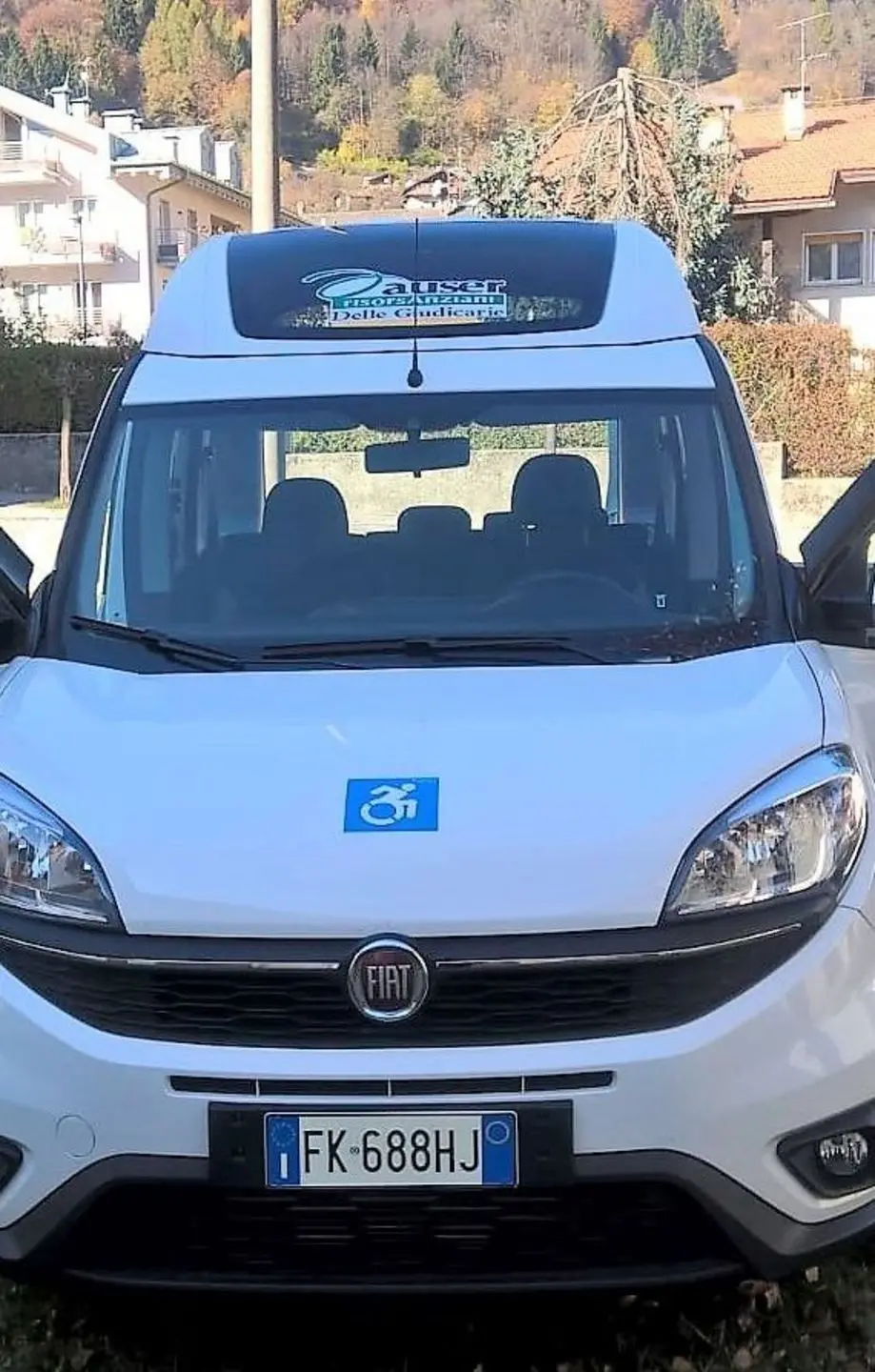 Il furgone per aiutare gli anziani