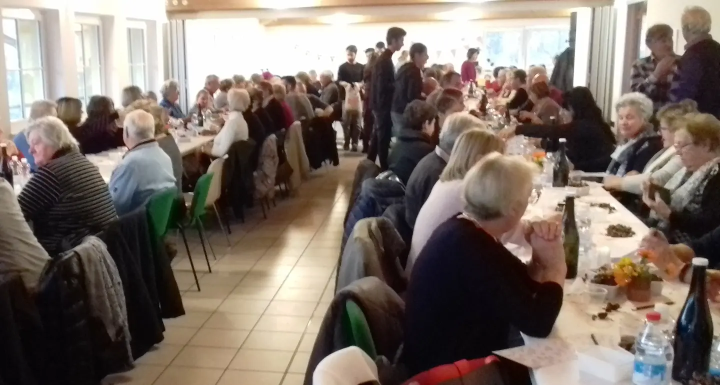 Castagnata per cento persone a Canale