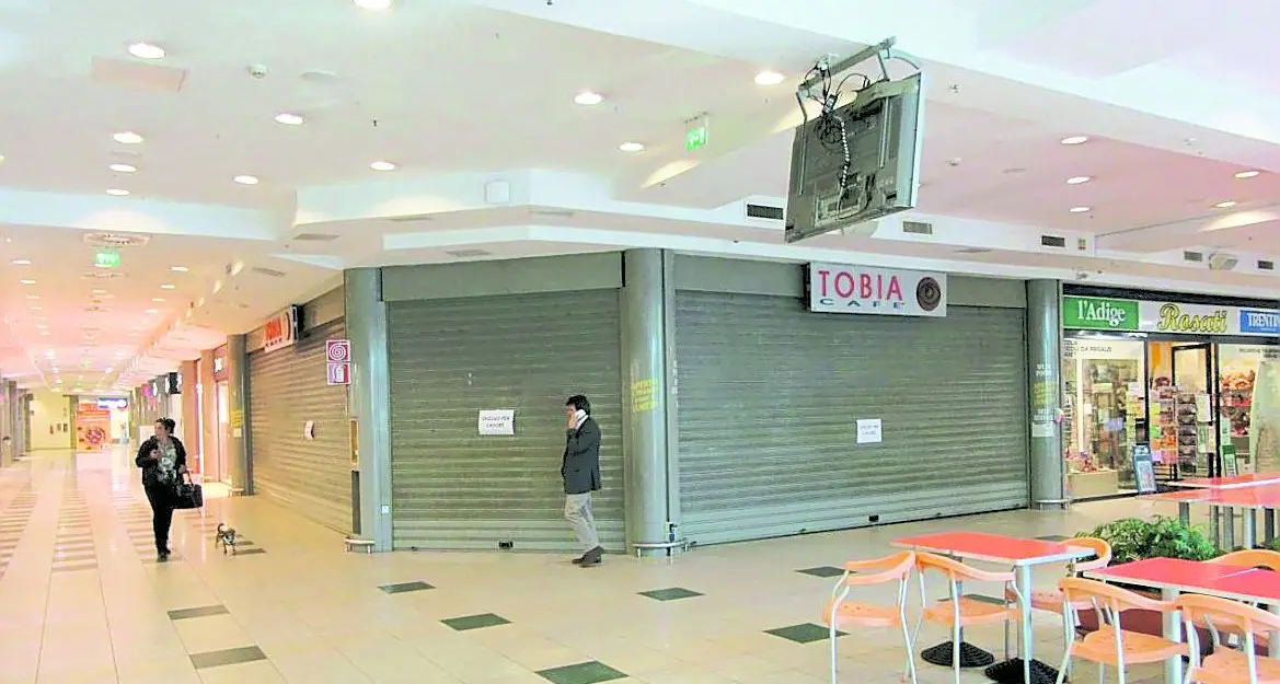 Allo Shop Center Valsugana chiuso il Bar Tobia: in sette sono senza lavoro