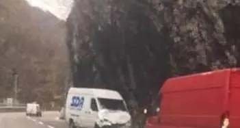 Furgone contromano al Bus de Vela Scontro frontale