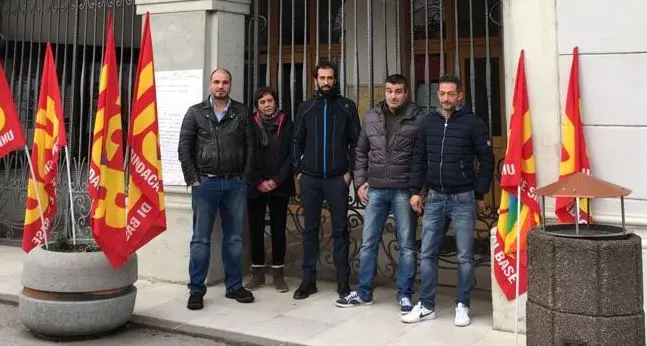 Amianto, presidio Usb davanti al municipio