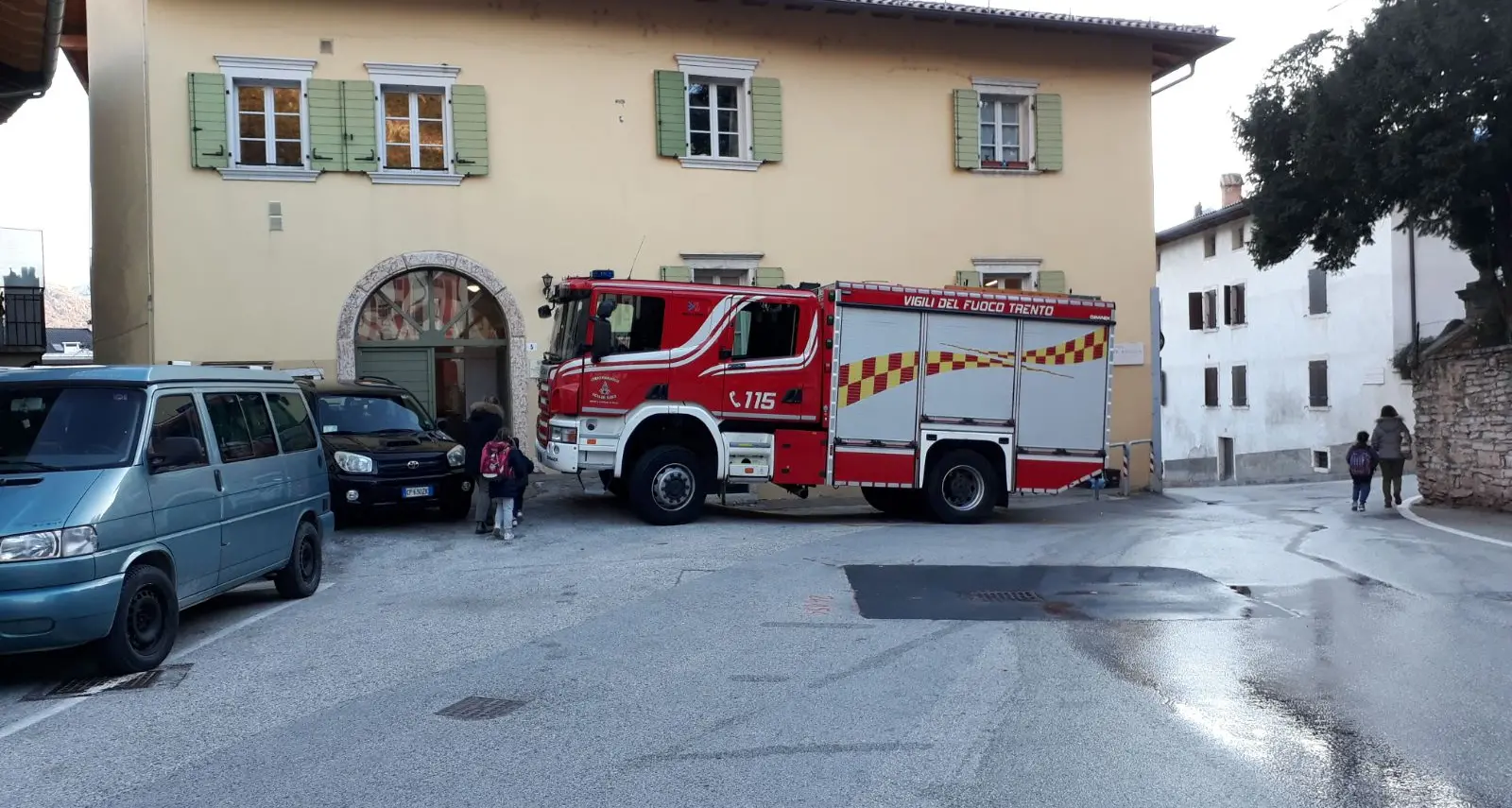 Fuga di gas a Martignano: evacuati biblioteca e centro alpini