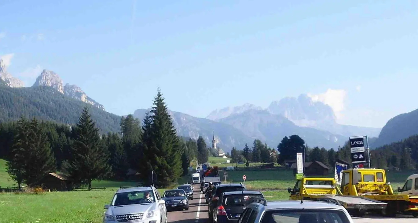 Il traffico estivo “rovina” le vacanze dei turisti