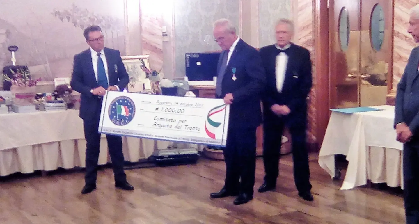 I Cavalieri lagarini aiutano Arquata