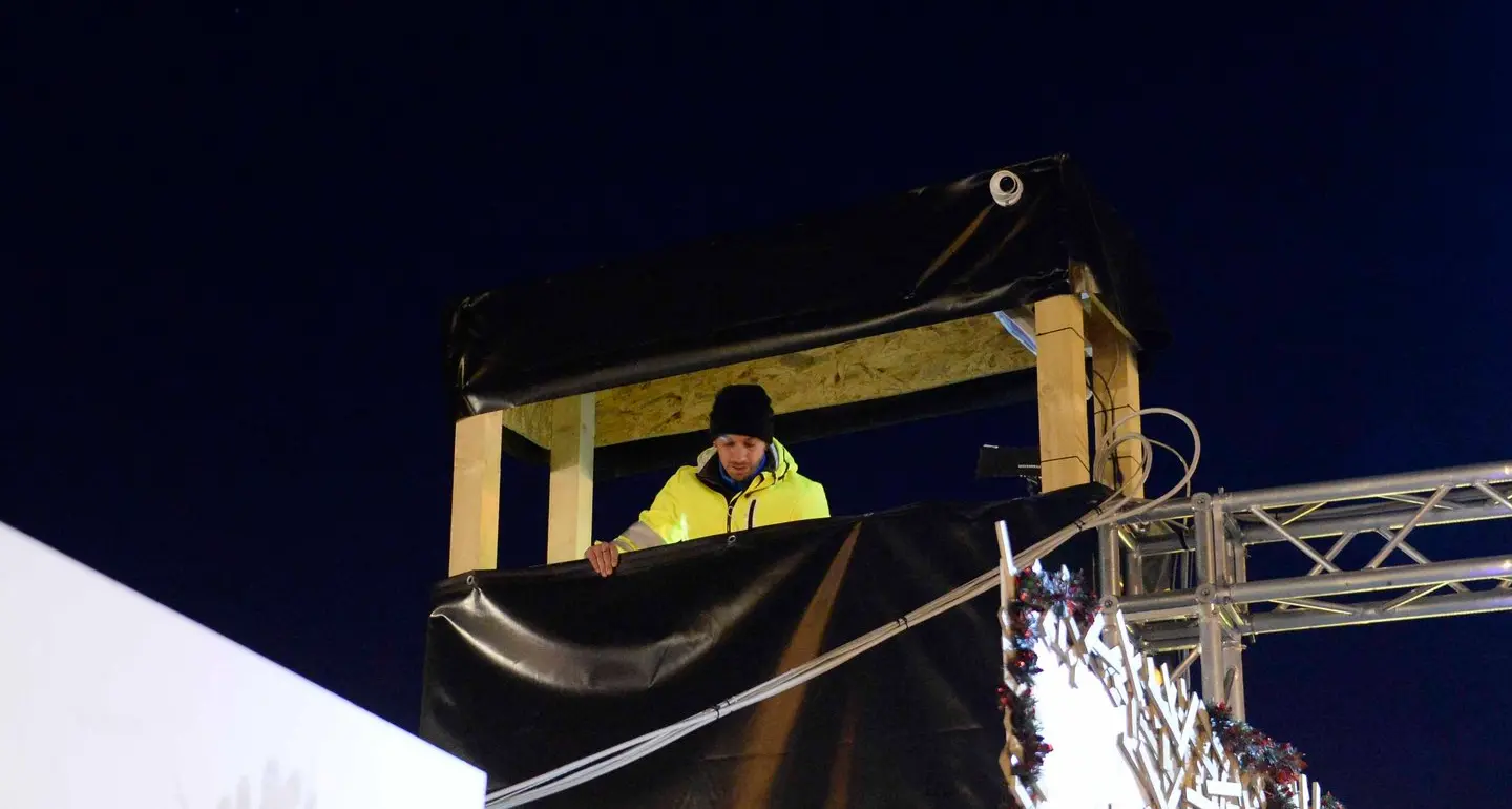 Spunta la «torretta di guardia» per vigilare sulla piazza