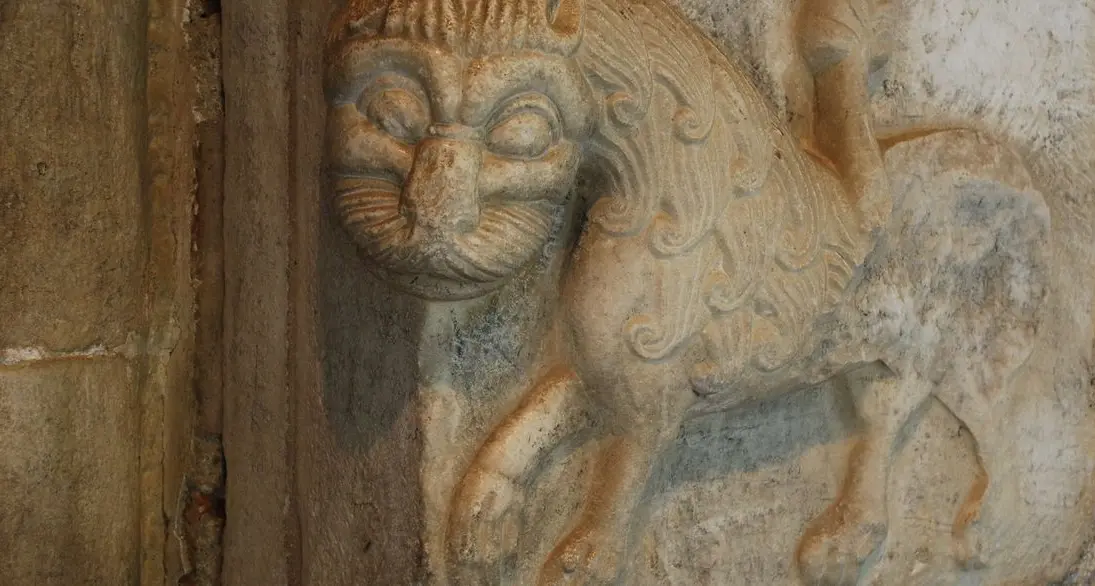 Teschi di lupo dentro il Duomo di Bressanone