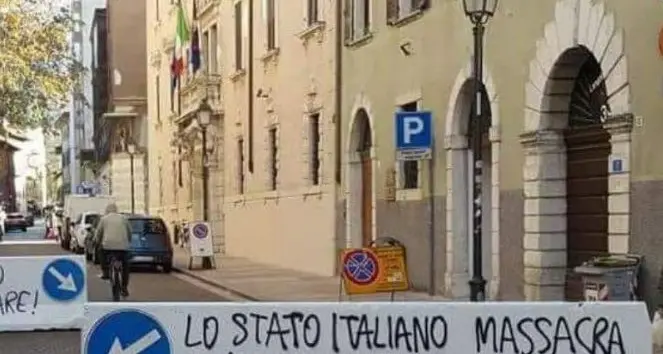 Barriere anti terrorismo, vandali in azione
