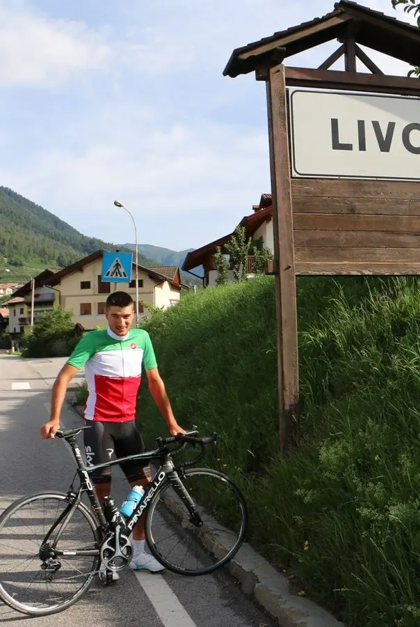 Moscon festeggia la conclusione di una stagione favolosa