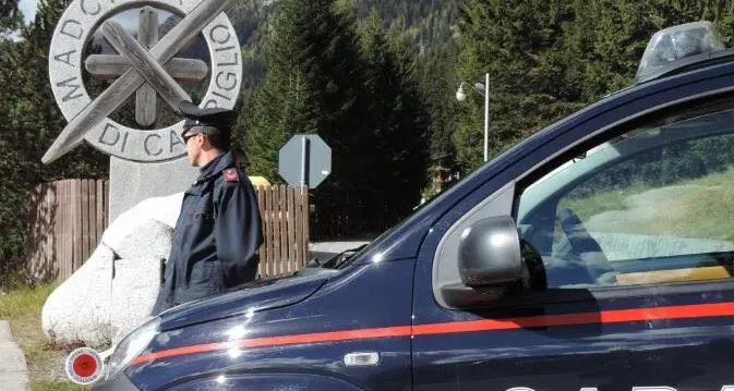 Avvocato napoletano finge l’investimento in auto