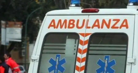 Trovato senza vita nel cortile di casa