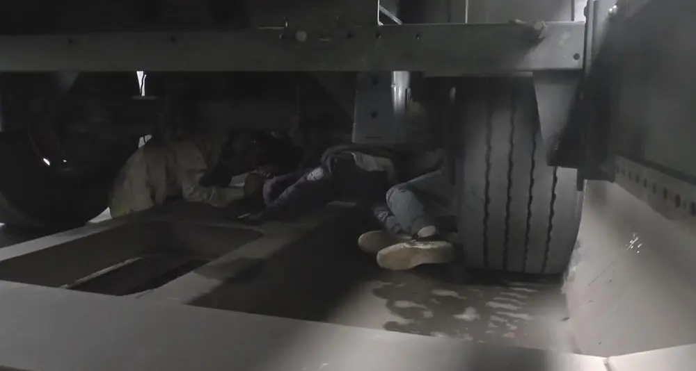 Otto migranti nascosti sotto un treno merci a Roncafort