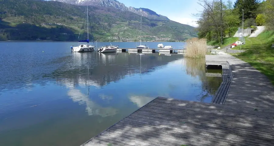 Le sponde del lago iniziano a tornare proprietà comunale