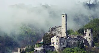 Castel Telvana, furto al maniero: presi i ladri