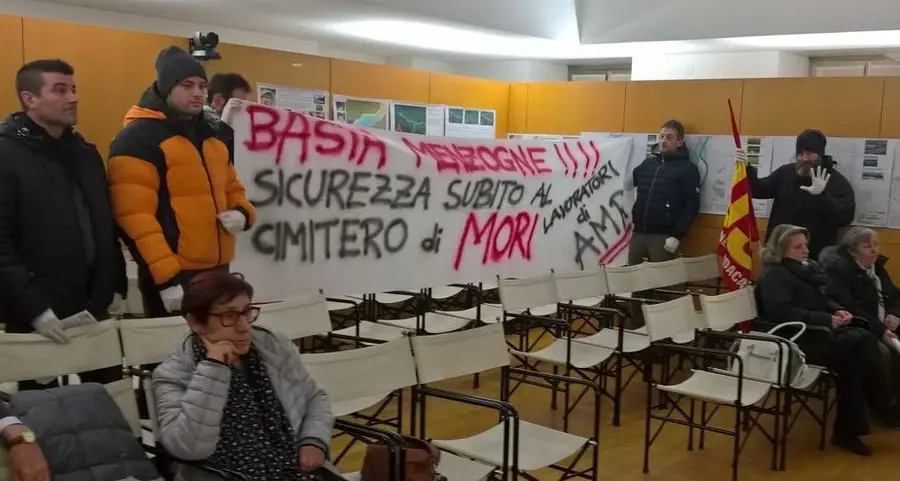 Mori, il blitz in consiglio dell’Usb sul caso amianto