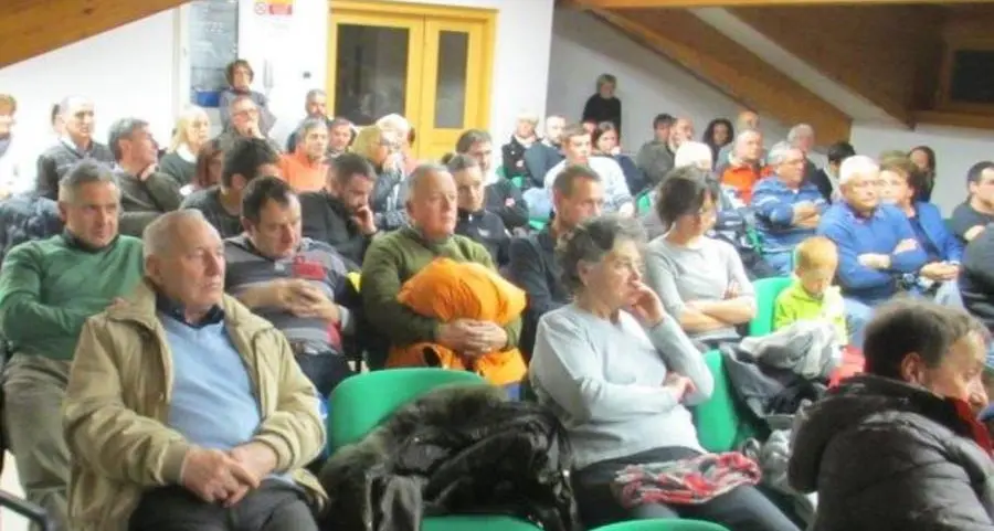 Coro di «no» contro l’antenna di Vigo