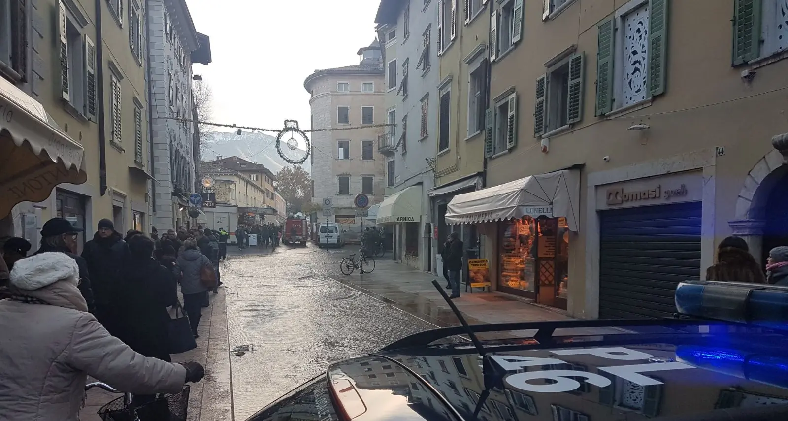 Trento, si rompe una tubatura e parte della città resta senz'acqua