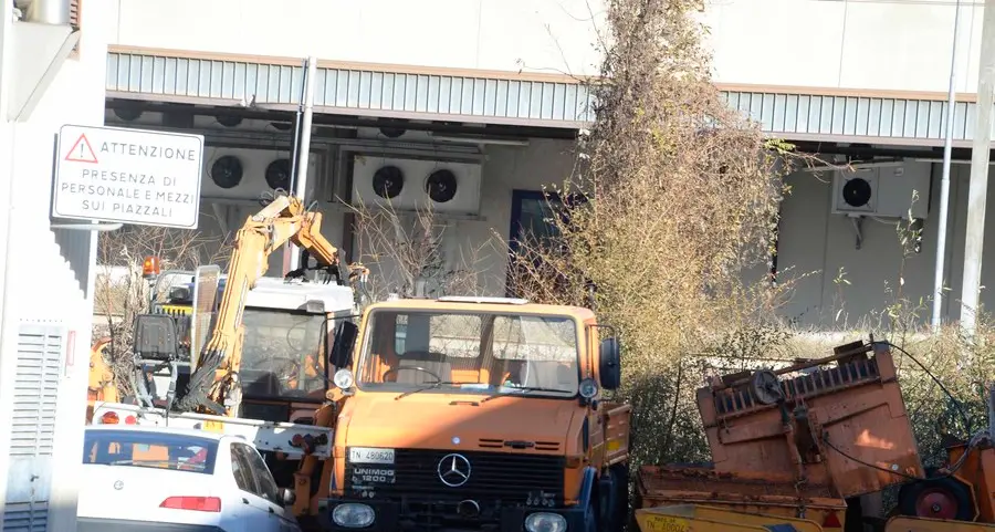 Nove molotov sotto le auto dei vigili
