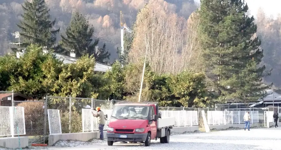 Terreni ai privati, si completa la passeggiata sul lungolago