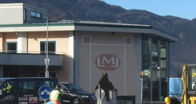 Lavori sulla rotatoria, disagi a Ponte Regio