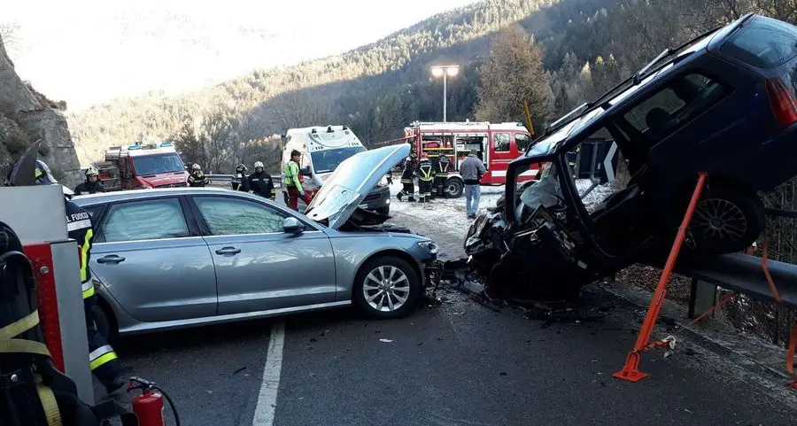 Andalo, scontro frontale in auto: muore un pensionato