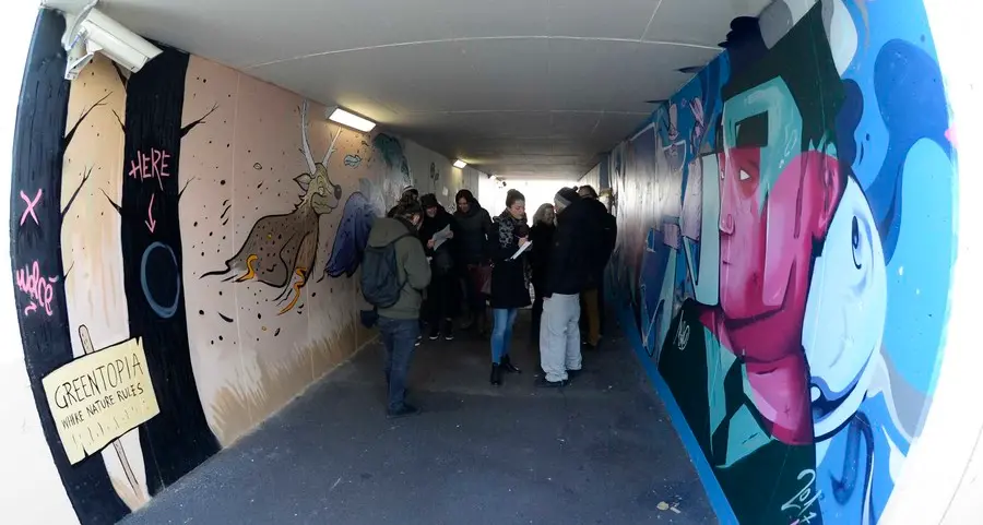 Il sottopasso colorato dai murales