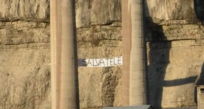 Uno striscione già nel 2006: «Salvatele»