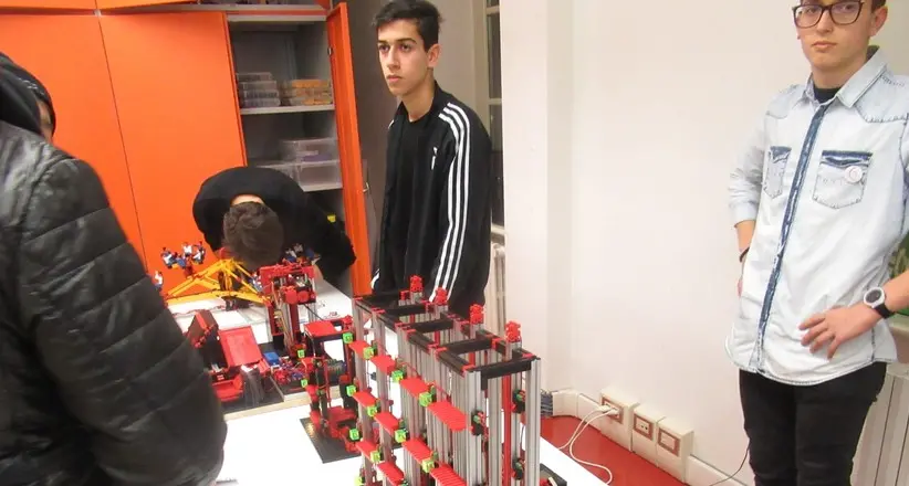 Macchine di Leonardo e robot “made in Curie”
